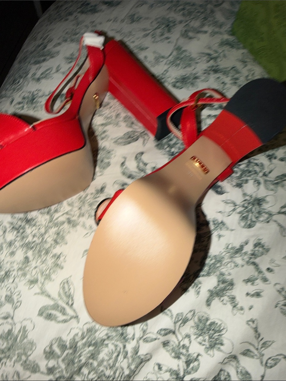 Gucci Red Leather Block-Heel Sandals with Gold Double G - Picture 4 of 4